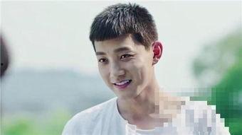 男主明星女主小白,男主明星与女主小白的甜蜜邂逅